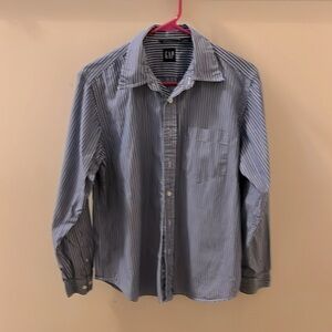 Pre-Owned Men’s size S Gap button-down shirt. Good condition!